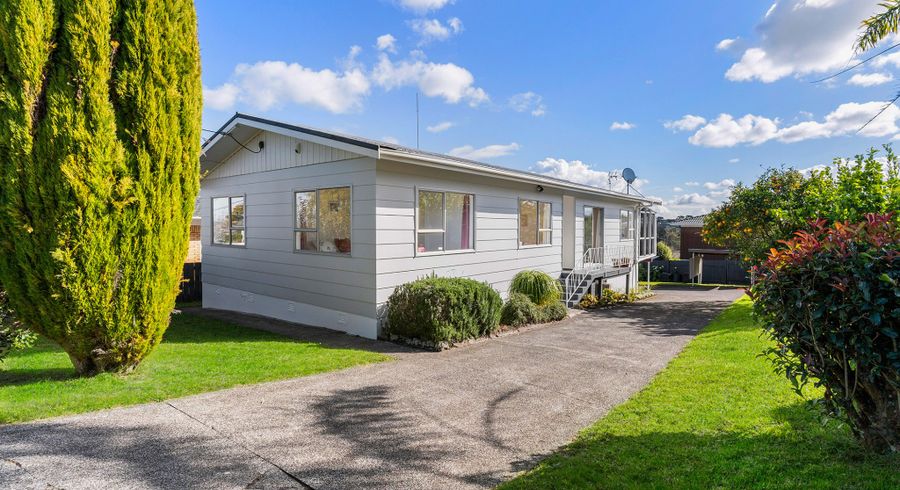  at 24 Sunnynook Road, Sunnynook, Auckland