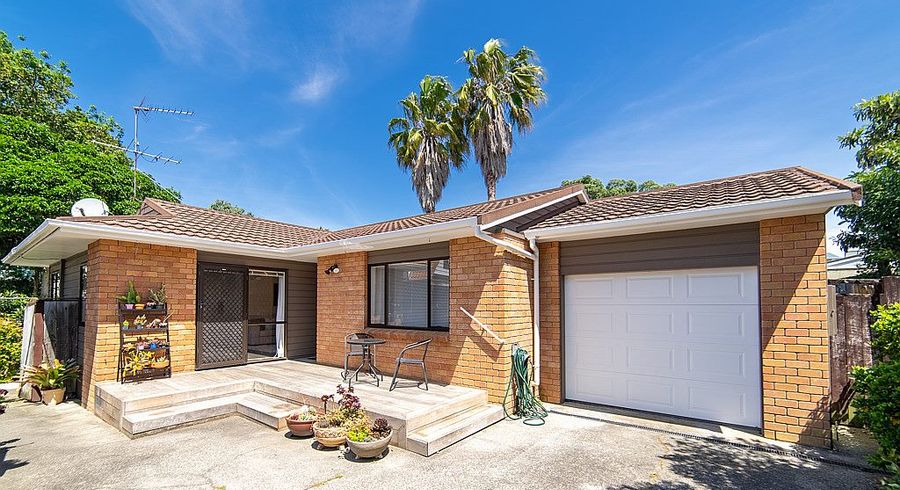  at 2/20 Nile Road, Milford, Auckland