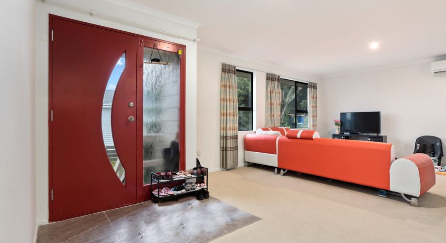  at 1/185 Royal Road, Massey, Auckland