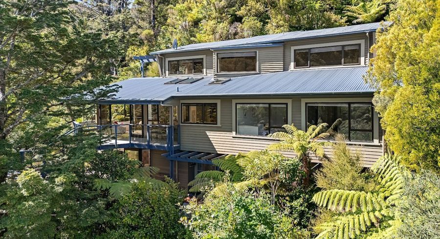  at 136 Cheviot Road, Lowry Bay, Eastbourne, Lower Hutt, Wellington