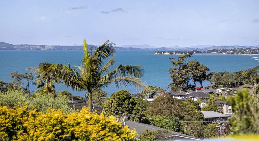  at 1/9 Colmar Road, Mellons Bay, Manukau City, Auckland