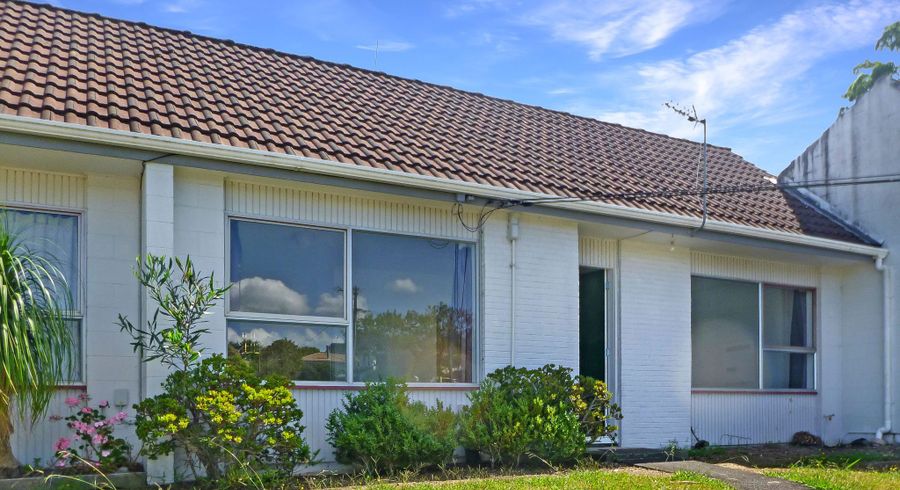  at 2/23 Kenmure Ave, Forrest Hill, North Shore City, Auckland