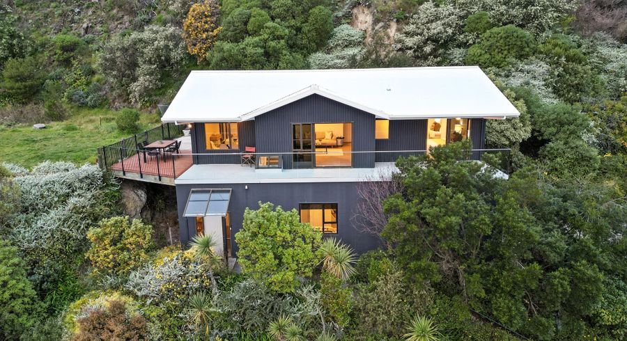  at 122 McCormacks Bay Road, Redcliffs, Christchurch City, Canterbury