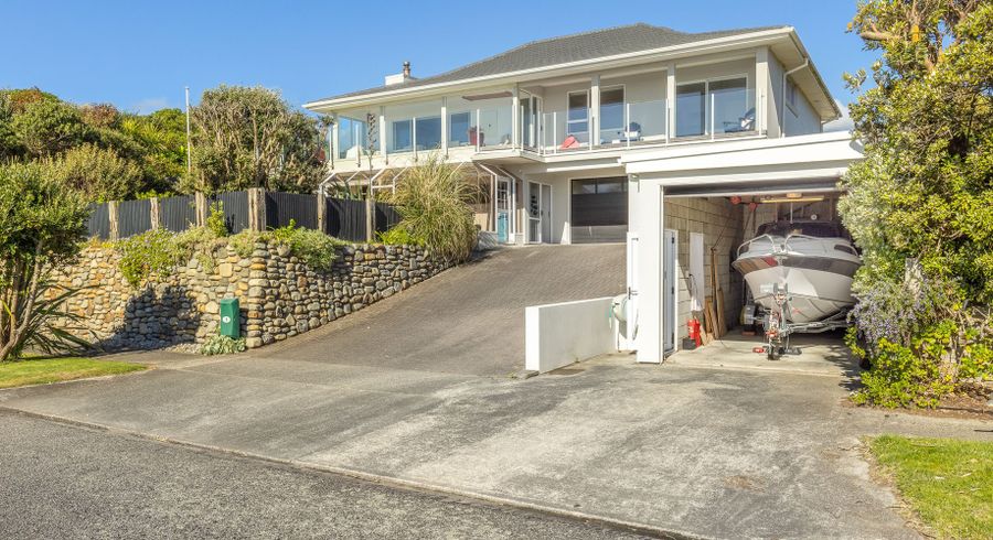  at 8 Ara Kuaka, Waikanae Beach, Waikanae