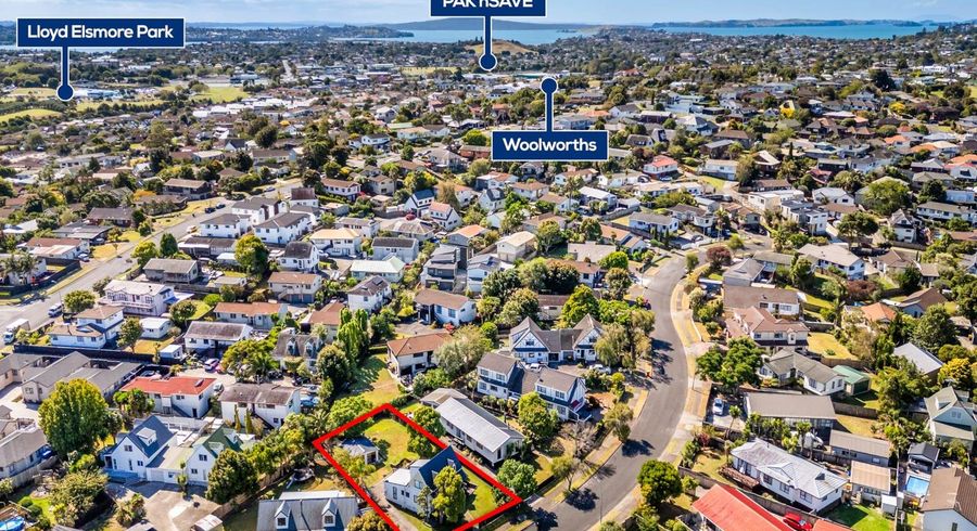  at 10 Sandgate Avenue, Botany Downs, Auckland
