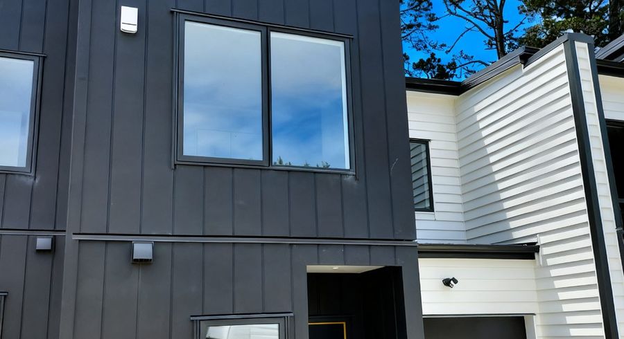  at 8 Korokio Lane, Henderson, Waitakere City, Auckland