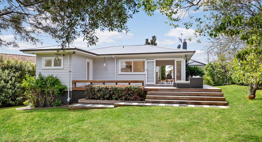  at 163 Chivalry Road, Glenfield, Auckland