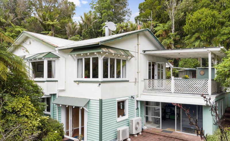  at 562 Scenic Drive, Waiatarua, Auckland
