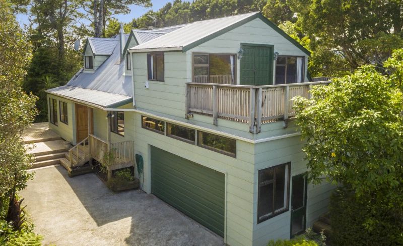  at 90 Avro Road, Blue Mountains, Upper Hutt