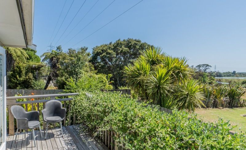  at 1/237 Hepburn Road, Glendene, Auckland