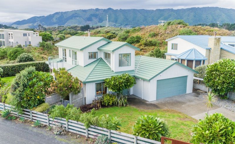  at 166 Field Way, Waikanae Beach, Waikanae