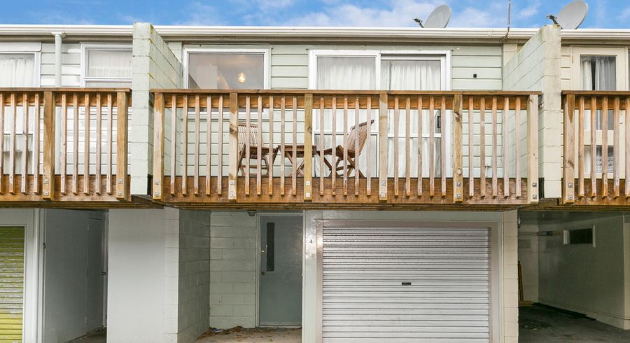  at 4/23 Collins Avenue, Tawa, Wellington