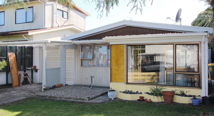  at 2/4 Ray Small Drive, Papakura, Auckland