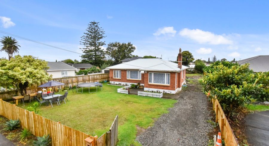  at 32 Hamilton Road, Papatoetoe, Auckland