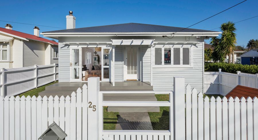  at 25 Ennismore Road, Mount Albert, Auckland