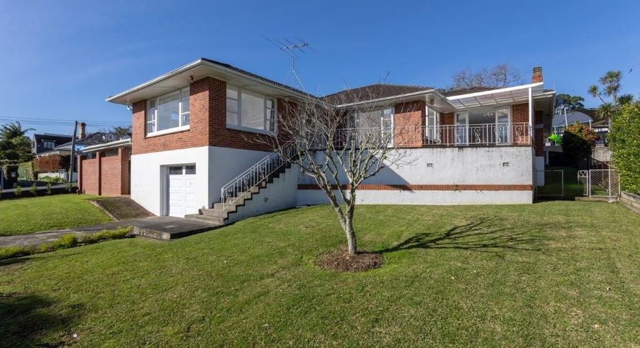  at 2 Saratoga Avenue, Herne Bay, Auckland
