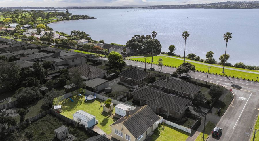  at 22 Tuakiri Street, Point England, Auckland