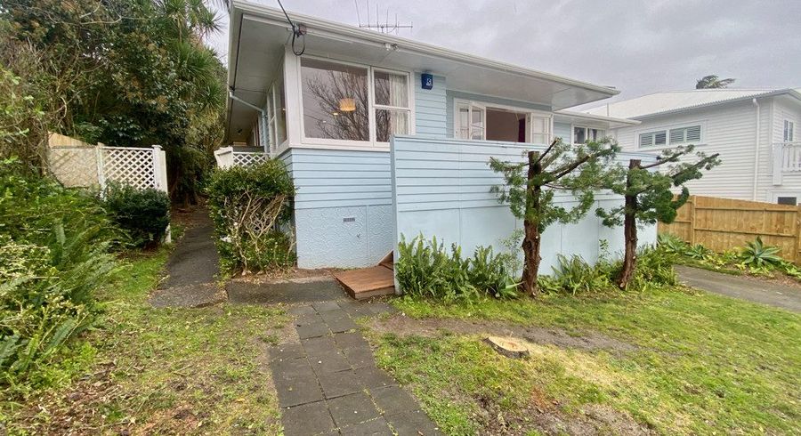  at 64 Selwyn Cres, Forrest Hill, North Shore City, Auckland