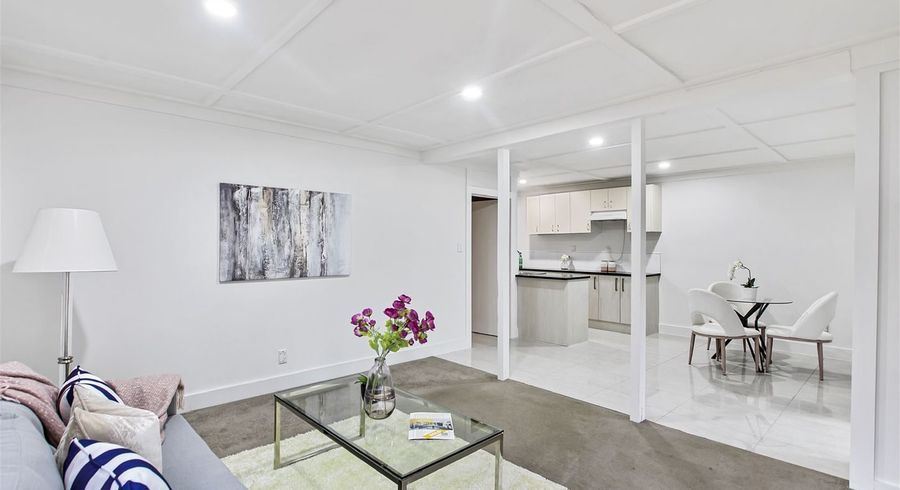  at 7 Glen VIsta Place (Outgoing inclusive), Bayview, North Shore City, Auckland