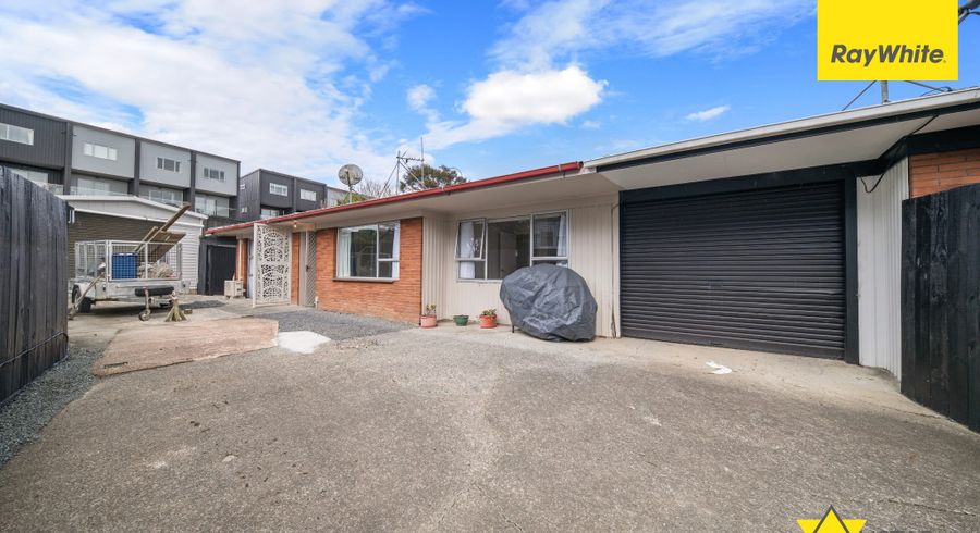 at 1/52 Edmonton Road, Henderson, Waitakere City, Auckland