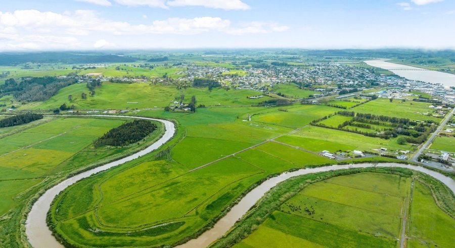  at 1/116 Beach Road, Castor Bay, Auckland