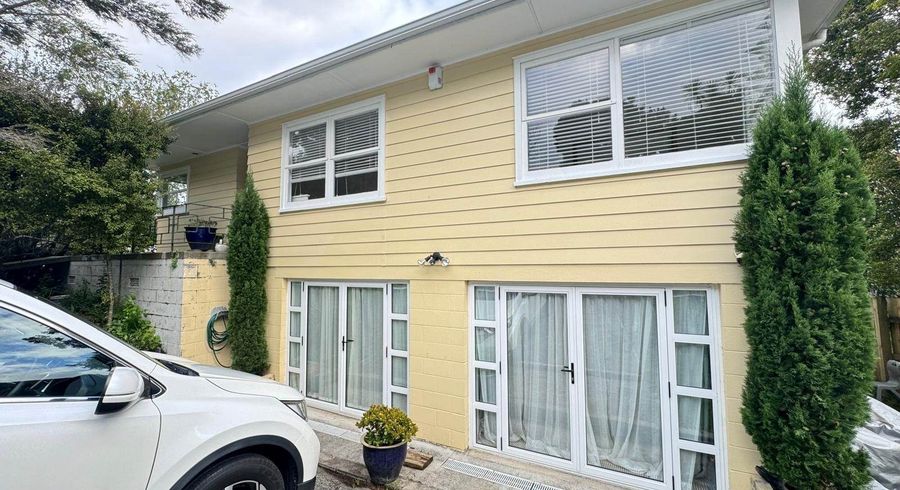  at 4 Easton Park Parade, Glenfield, North Shore City, Auckland