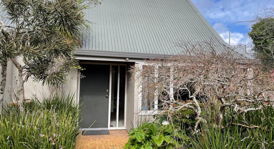  at 1/60 Shakespeare Road, Milford, Auckland