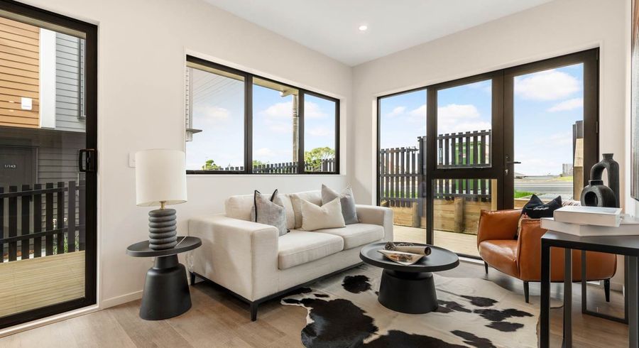  at 2/145 Carlisle Road, Northcross, North Shore City, Auckland