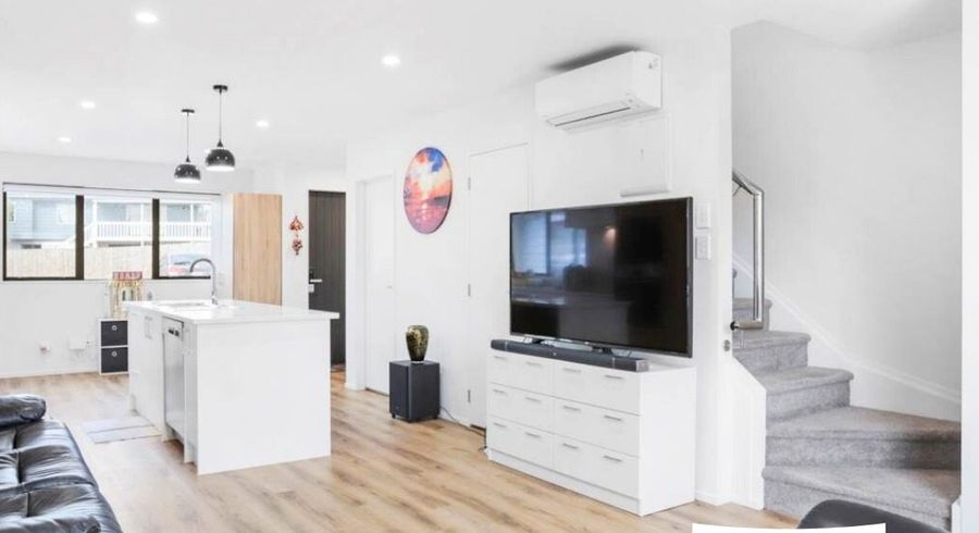  at Te Atatu South, Waitakere City, Auckland