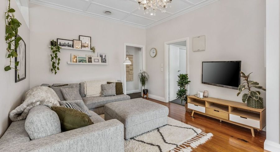  at 2/221 Onewa Road, Birkenhead, North Shore City, Auckland