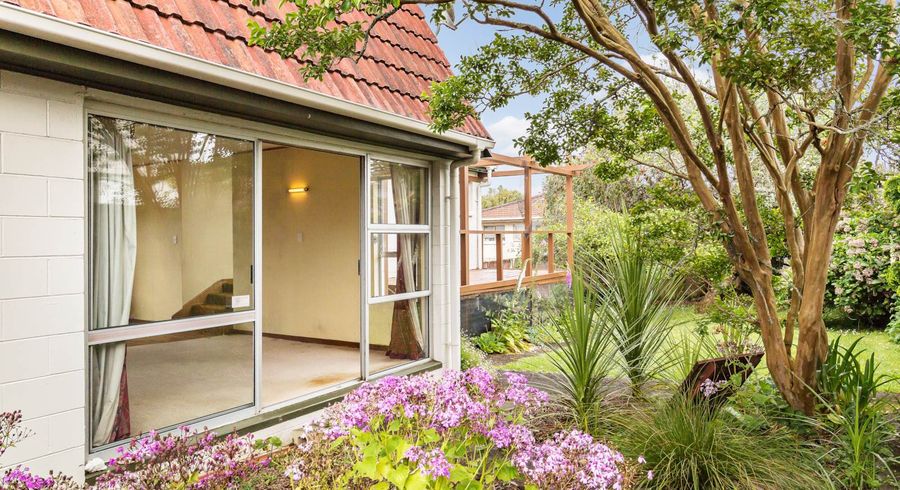  at 1/147 Chivalry Road, Glenfield, Auckland