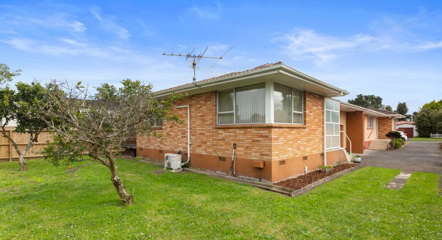  at 2/15 Poinsettia Place, Henderson, Auckland