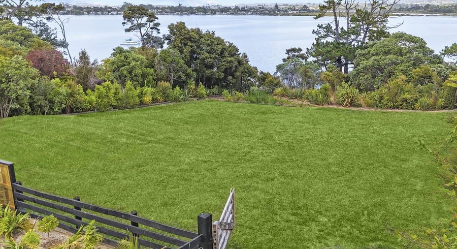  at 15A Chatham Avenue, Paremoremo, North Shore City, Auckland
