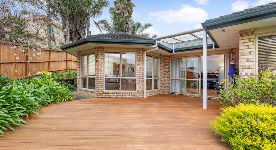  at 8 Maidstone Place, Oteha, Auckland
