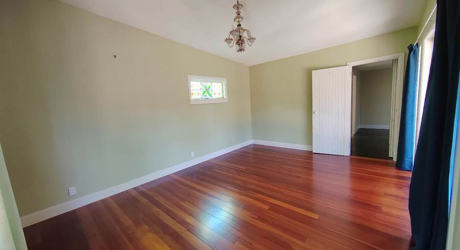  at 10 Neptune Avenue, Beach Haven, Auckland