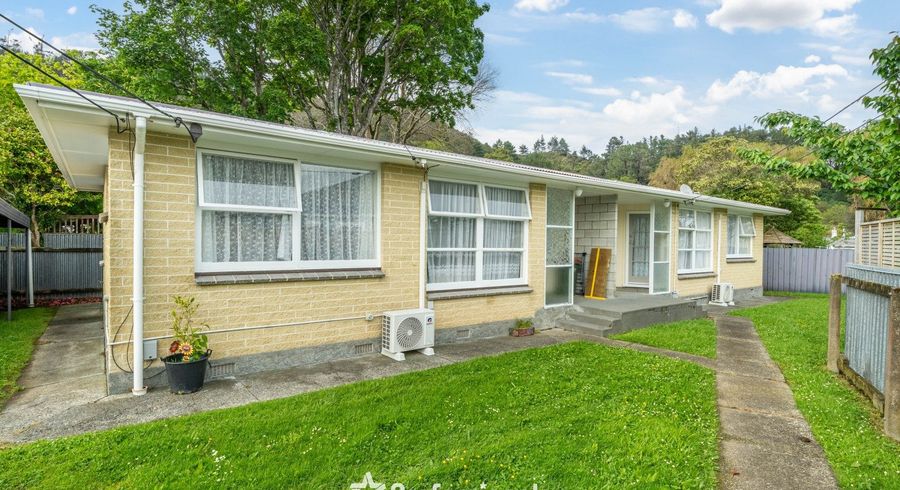  at 10a and b Poole Cresent, Wainuiomata, Lower Hutt, Wellington