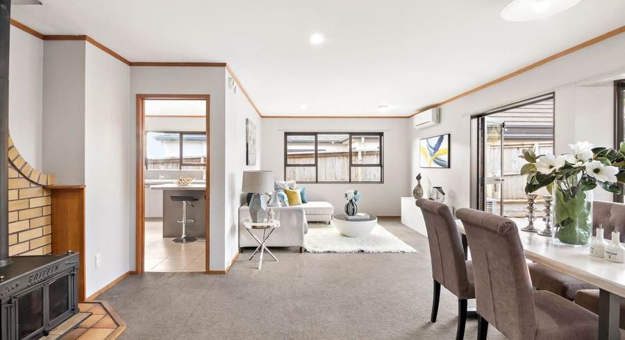  at 2/49 Oakdale Road, Hillsborough, Auckland