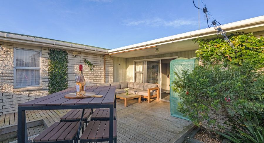  at 15 Acacia Street, Kelvin Grove, Palmerston North, Manawatu / Whanganui