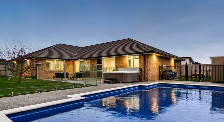  at 15 Brad Avenue, Flagstaff, Hamilton