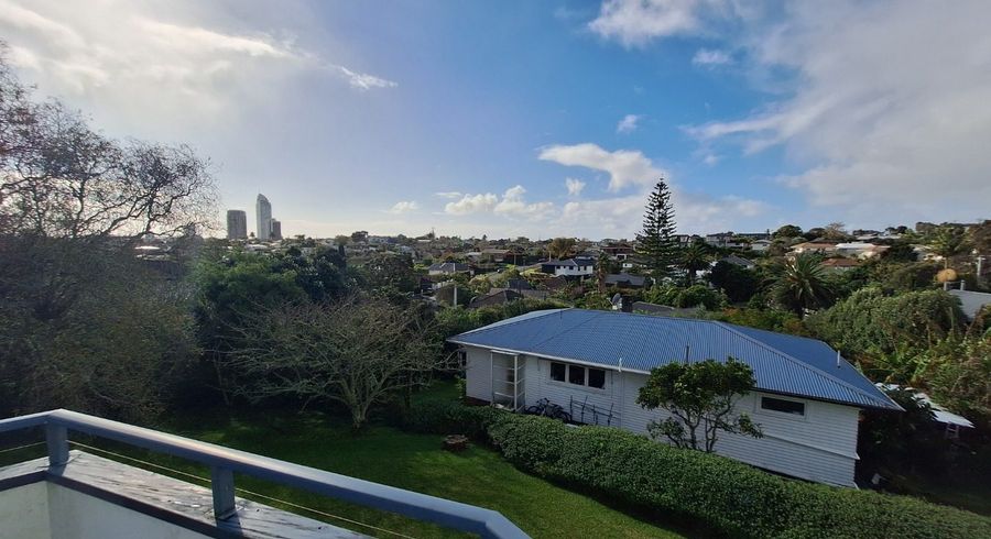  at 6 Crichton Terrace, Hauraki, North Shore City, Auckland