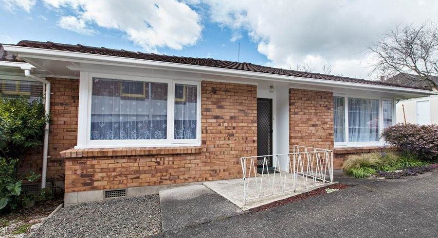  at 2/8 Rawhiti Road, One Tree Hill, Auckland City, Auckland
