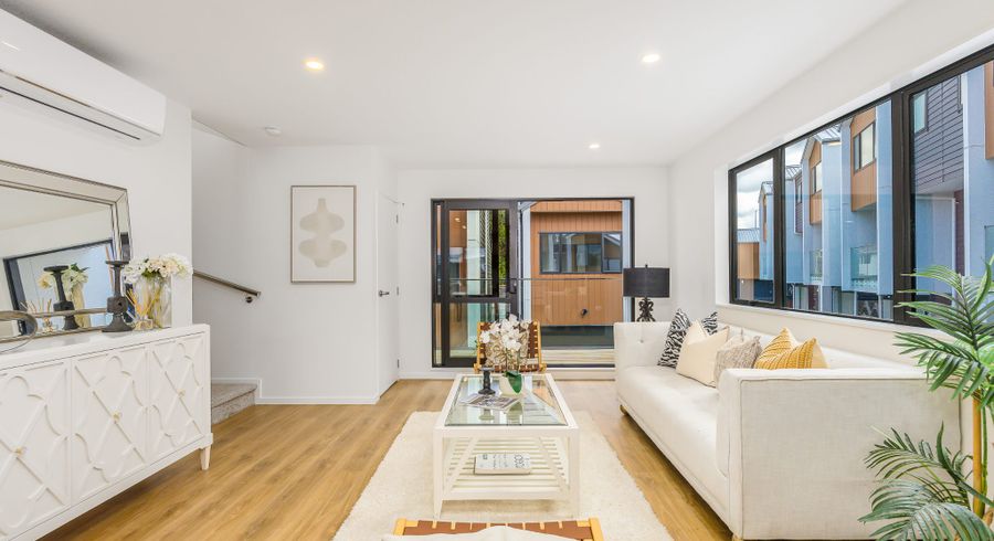  at 4/6 Woodhouse Place, West Harbour, Waitakere City, Auckland