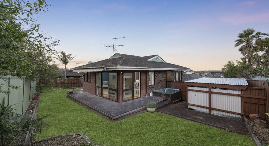  at 2/126 Botany Road, Botany Downs, Manukau City, Auckland