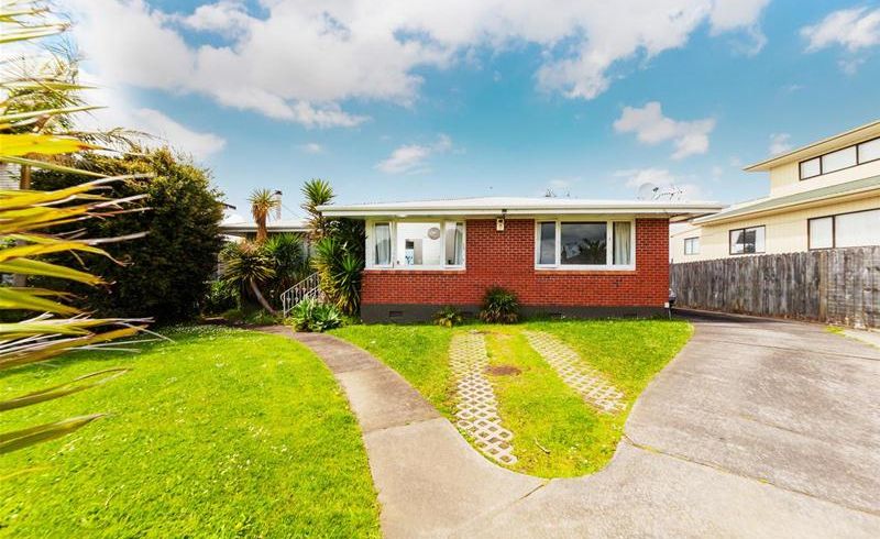  at 60 Bradbury Road, Botany Downs, Auckland