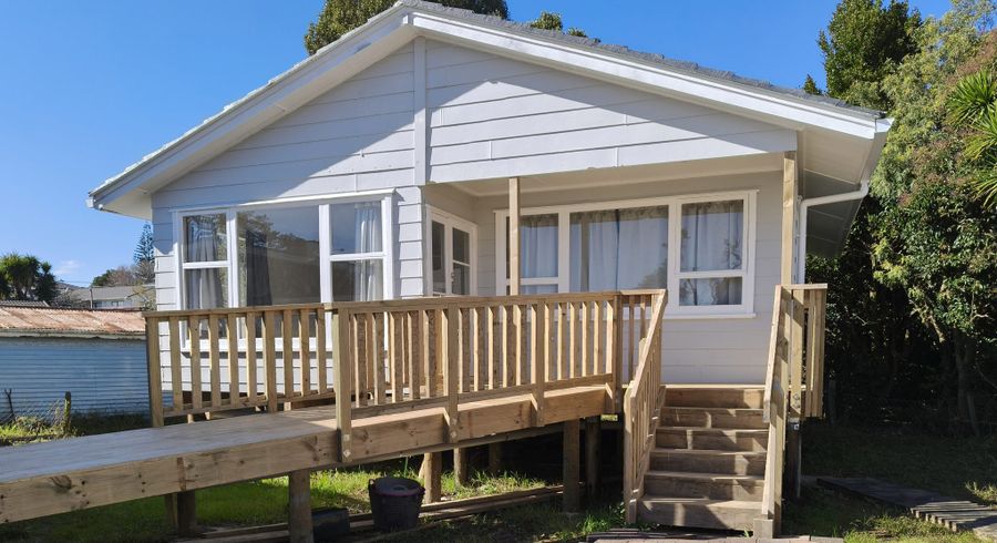  at 5 Barnfield Place, Glendene, Auckland