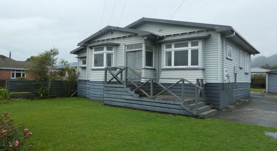  at Cobden, Grey, West Coast