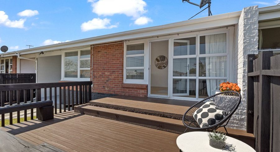  at 3/50 Old Lake Road, Narrow Neck, Auckland