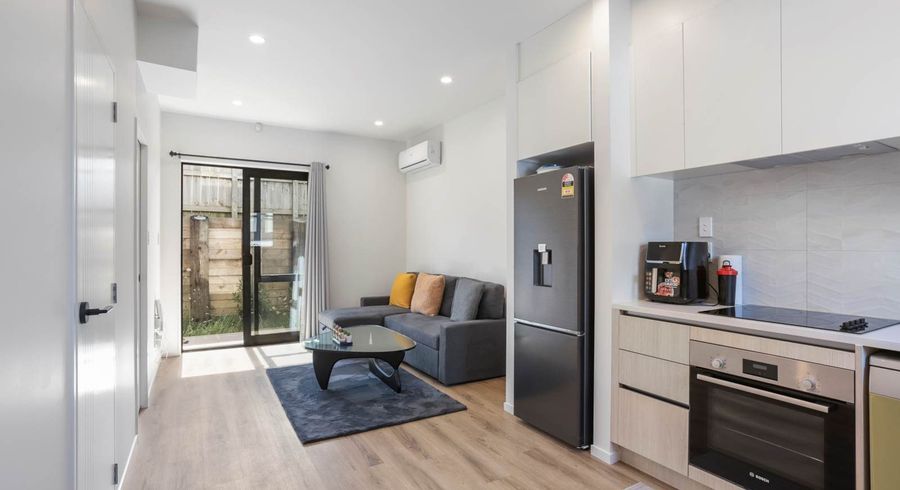  at 2/285 Te Atatu Road, Te Atatu South, Waitakere City, Auckland