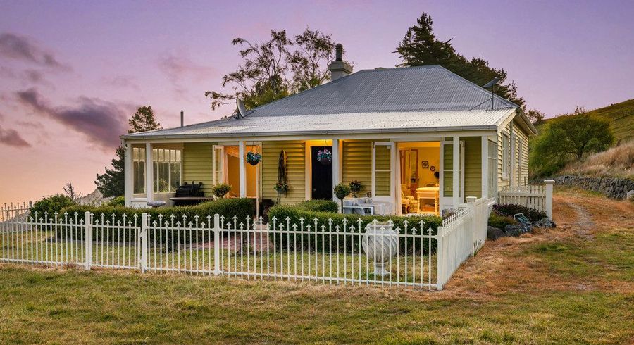  at 3 Robin Hood Bay Road, Peraki