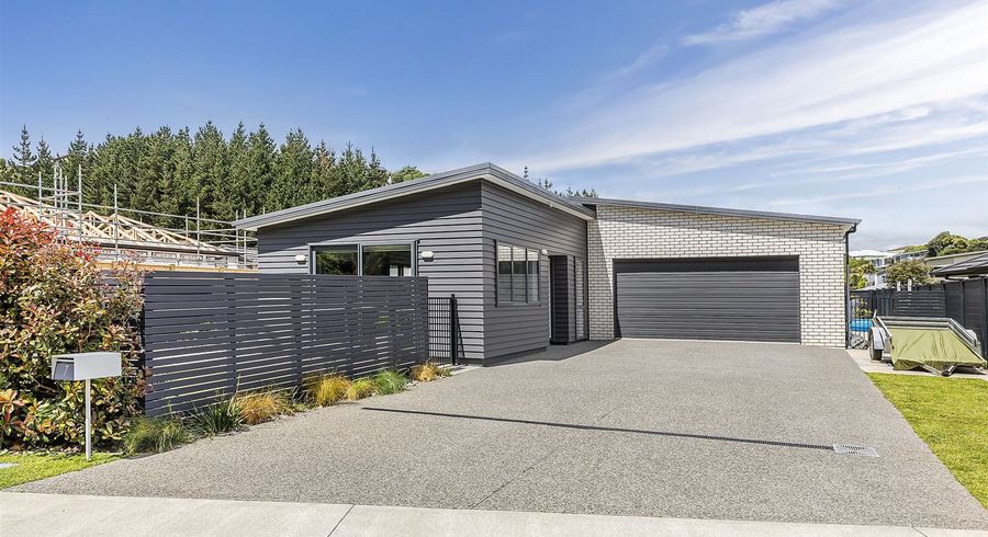  at 7 Tradewinds Drive, Whitby, Porirua